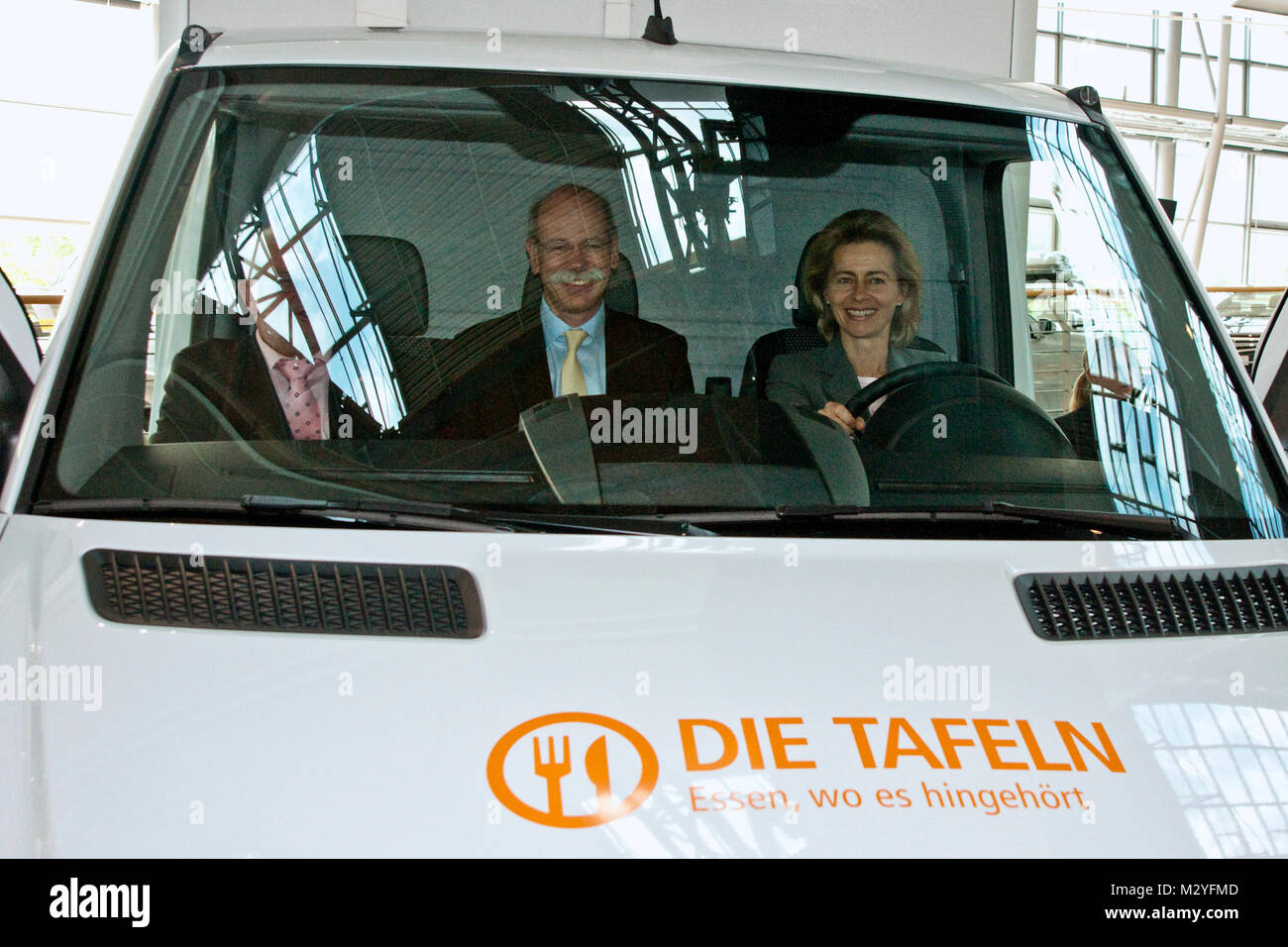 Mme Ursula Von Der Leyen Bundesministerin Fur Familien Senioren