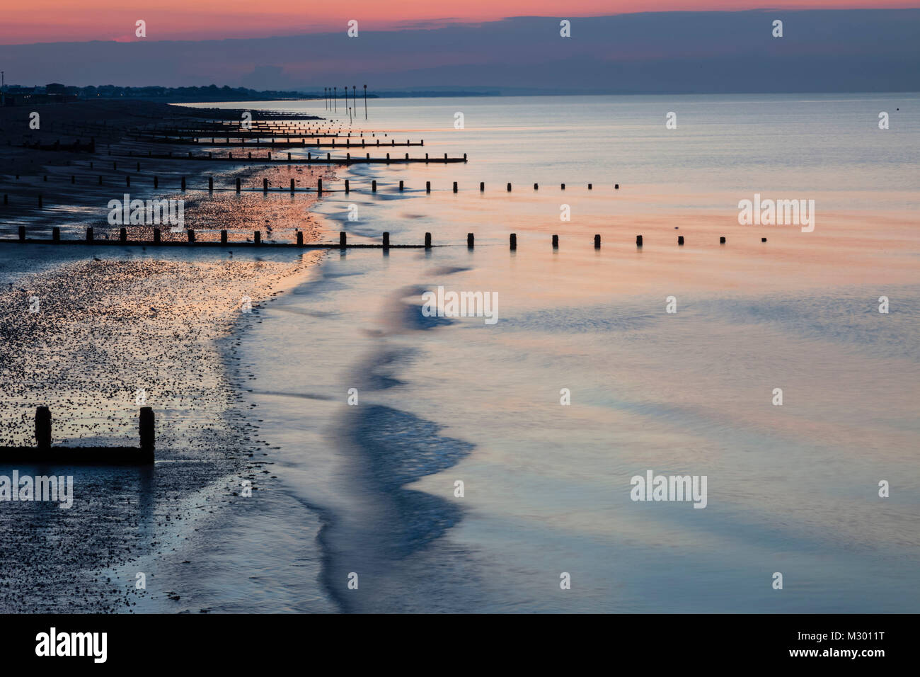 L'Angleterre, West Sussex, Bognor Regis, l'aube sur la plage de Bognor Regis Banque D'Images