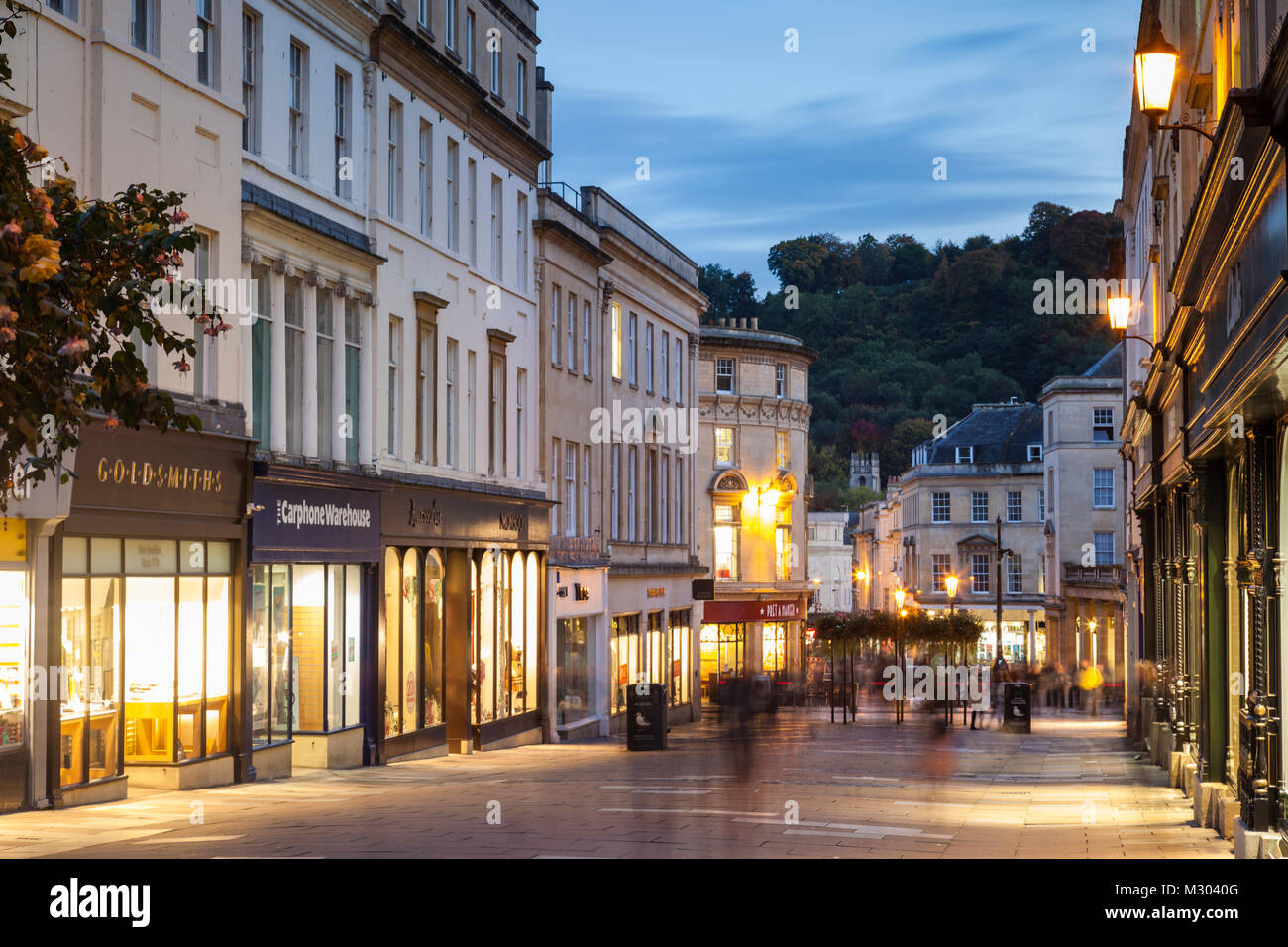 Soirée dans le centre-ville de Bath, Somerset, Angleterre. Banque D'Images