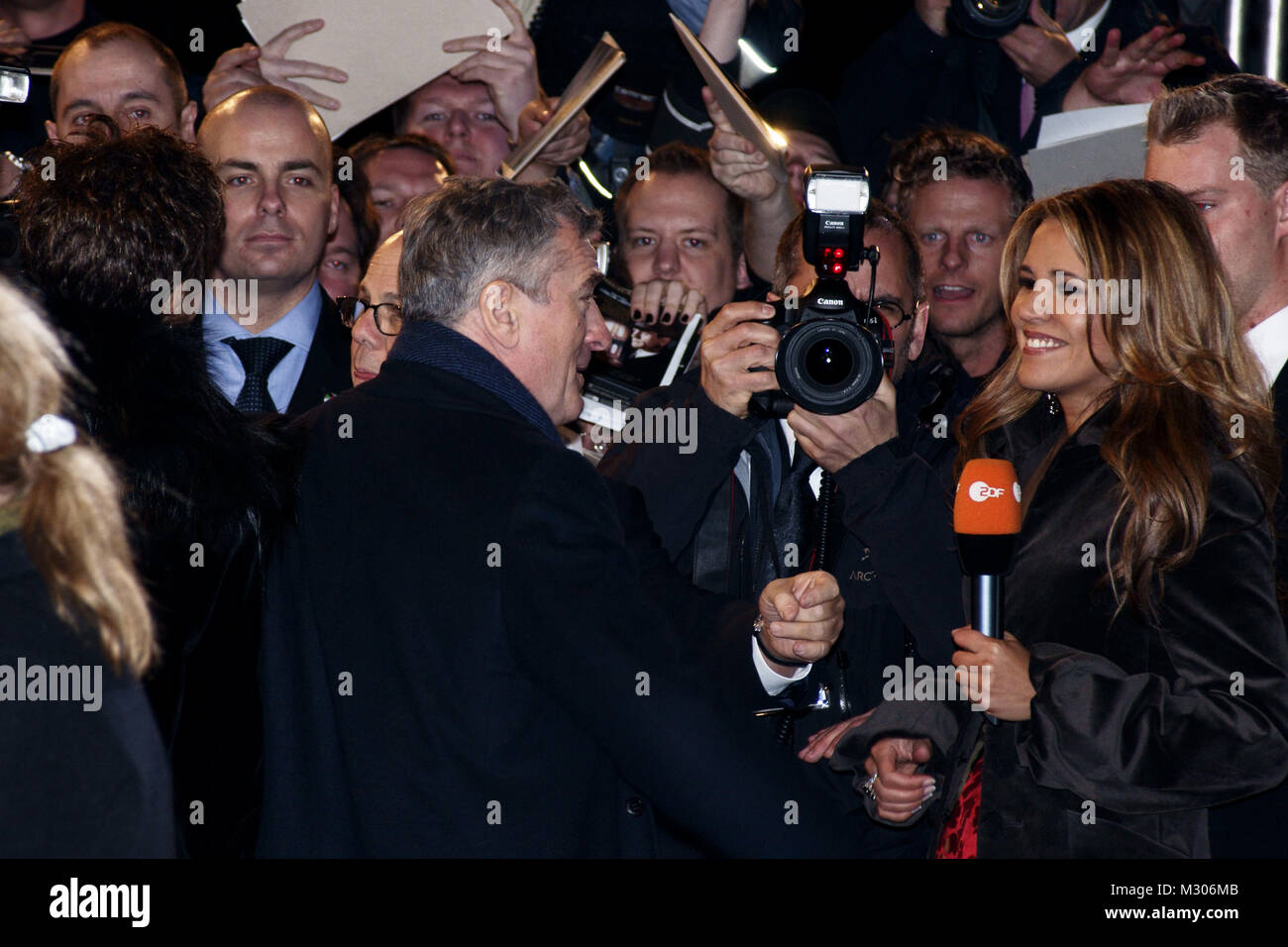 Hollywoodstar Robert De Niro wird für sein Lebenswerk geehrt. Am 6. Februar  2008 - am Vorabend der Berlinale-Eröffnung - wird die GOLDENE KAMERA von  HÖRZU zum 43. Mal verliehen. Das ZDF überträgt