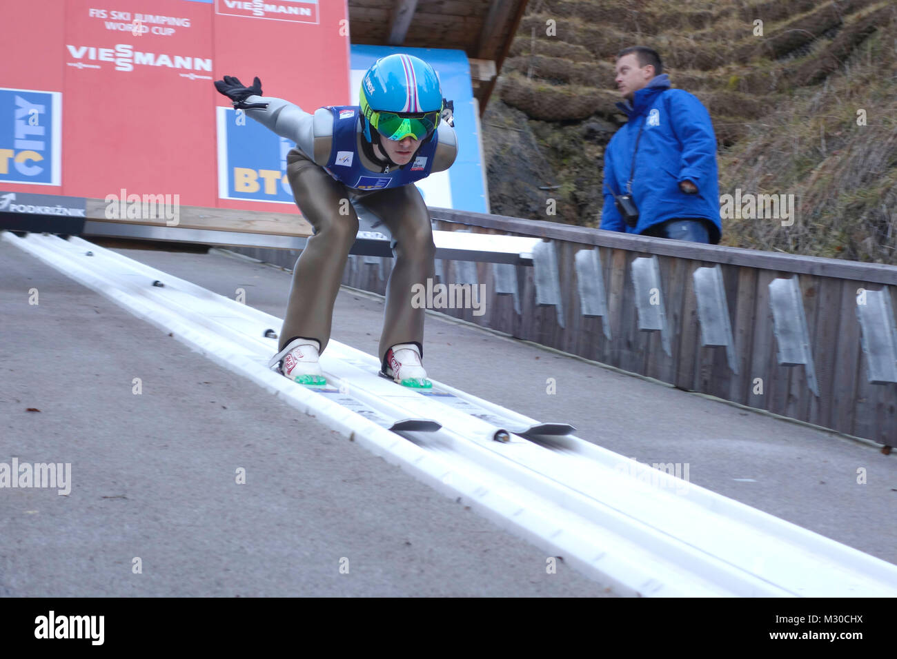Forerunner commence avant le début du championnat du monde pour les femmes sur le point de départ du saut à Ski Hill, Ljubno. La Slovénie. 27 janvier 2018 Banque D'Images