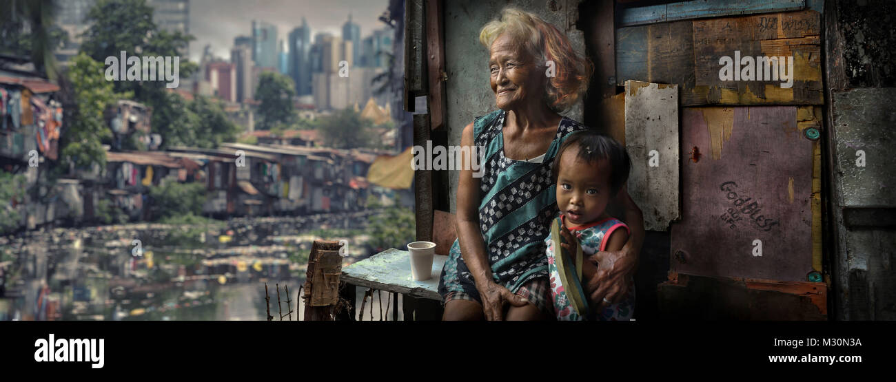 Old woman and boy à Manille, Manille, l'île de Luzon, Philippines Banque D'Images
