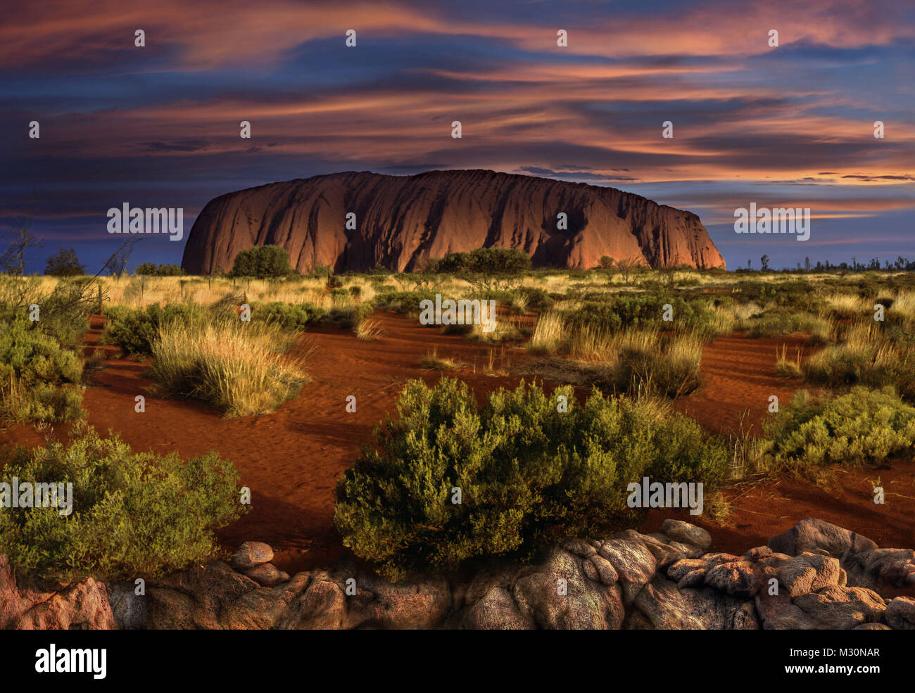 Territoire du Nord, Australie, Uluru (Ayers Rock) au coucher du soleil Banque D'Images