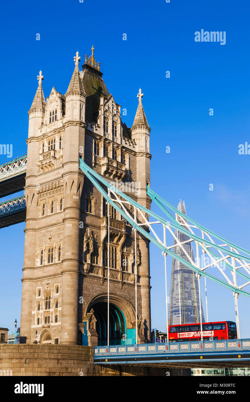 L'Angleterre, Londres, Tower Bridge et le tesson Banque D'Images