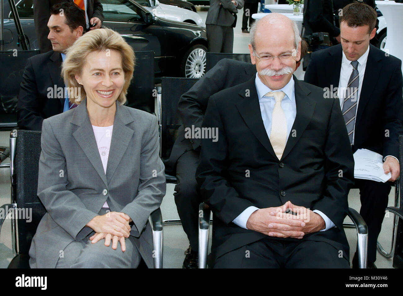 Mme Ursula Von Der Leyen Bundesministerin Fur Familien Senioren