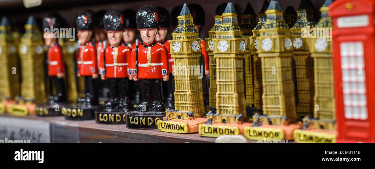 Une sélection de Londres ornements pour la vente dans un magasin de Londres. Banque D'Images
