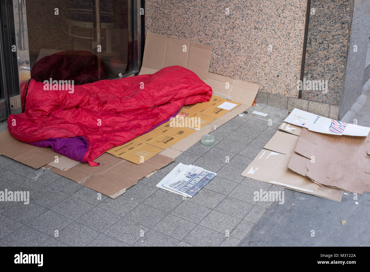 Londres, Angleterre, février 2018, d'un sac de couchage dans un magasin de la porte. Banque D'Images