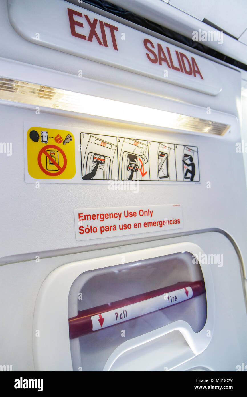 Miami Florida,MIA,Miami International Airport,AirTran,compagnie aérienne,jet,intérieur,sortie d'urgence,salida,bilingue,panneau,espagnol,anglais,langue,biling Banque D'Images