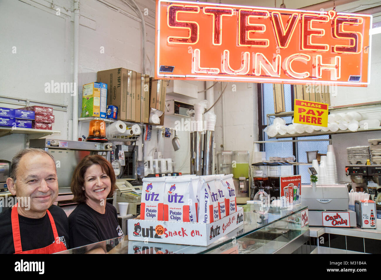 Baltimore Maryland, Federal Hill, quartier, marché de Cross Street, Steve's Lunch, famille parents parents enfants enfants, affaires, sandwich shop, co Banque D'Images