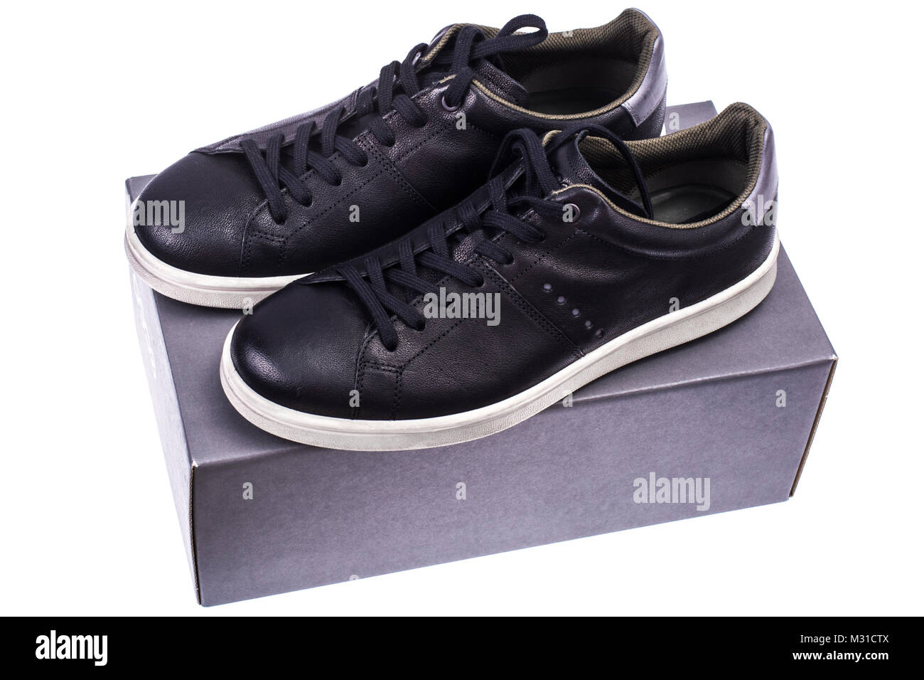 Hommes noir chaussures à semelles blanches Banque D'Images Hommes noir chaussures à semelles blanches Banque D'Images