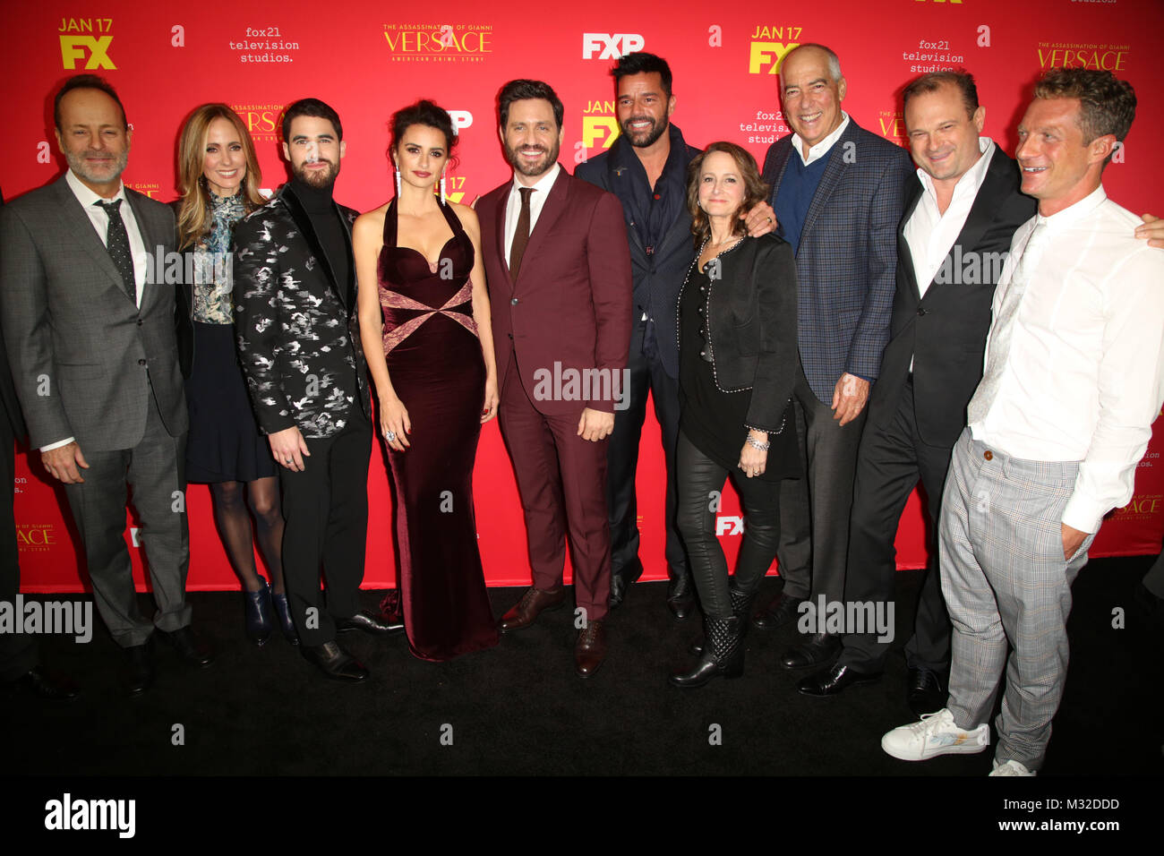 Assister à des célébrités FX's 'l'Assassinat de Gianni Versace : American Crime Story' en première mondiale au ArcLight Hollywood. Avec : Peter Rice, John Landgraf, Dana Walden, Darren Criss, Penelope Cruz, Edgar Ramirez, Ricky Martin, Nina Jacobson et Gary Newman Où : Los Angeles, California, United States Quand : 09 Jan 2018 Crédit : Brian à/WENN.com Banque D'Images