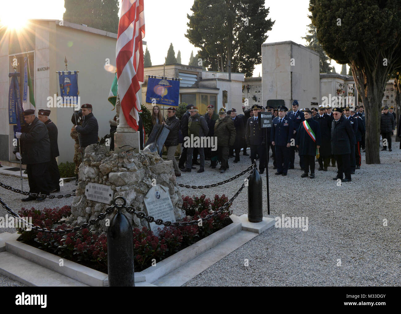 U.S. Air Force, l'Italien militaires et anciens combattants italiens ont assisté à une cérémonie commémorative de la PREMIÈRE GUERRE MONDIALE, Janvier 26th, 2018, à Mestre, Italie. La cérémonie à l'honneur Richard Fairfield et William Platt, les deux membres de la Croix Rouge et les deux premiers américains tués sur les lignes de front en Italie pendant la guerre. (U.S. Air Force Banque D'Images