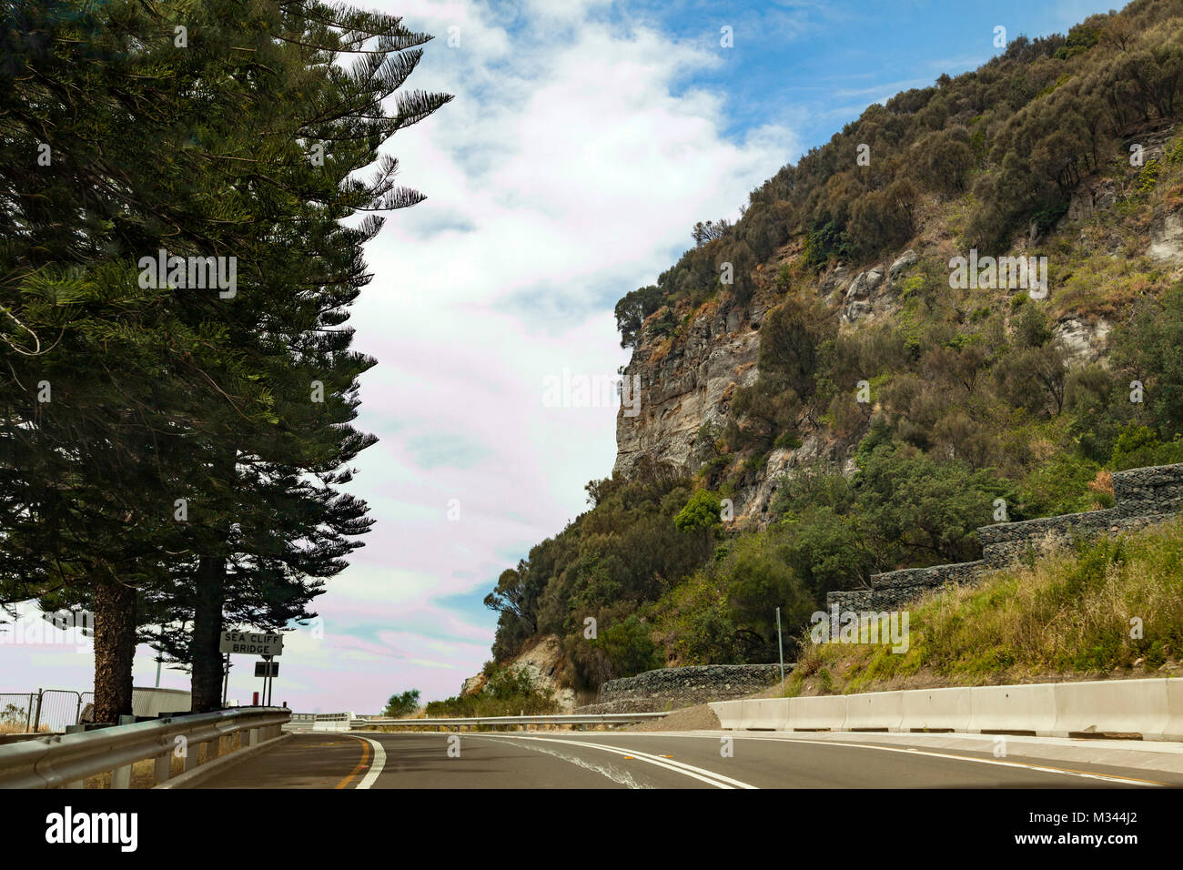 Route menant à Sea Cliff bridge, Sydney, New South Wales, Australia Banque D'Images