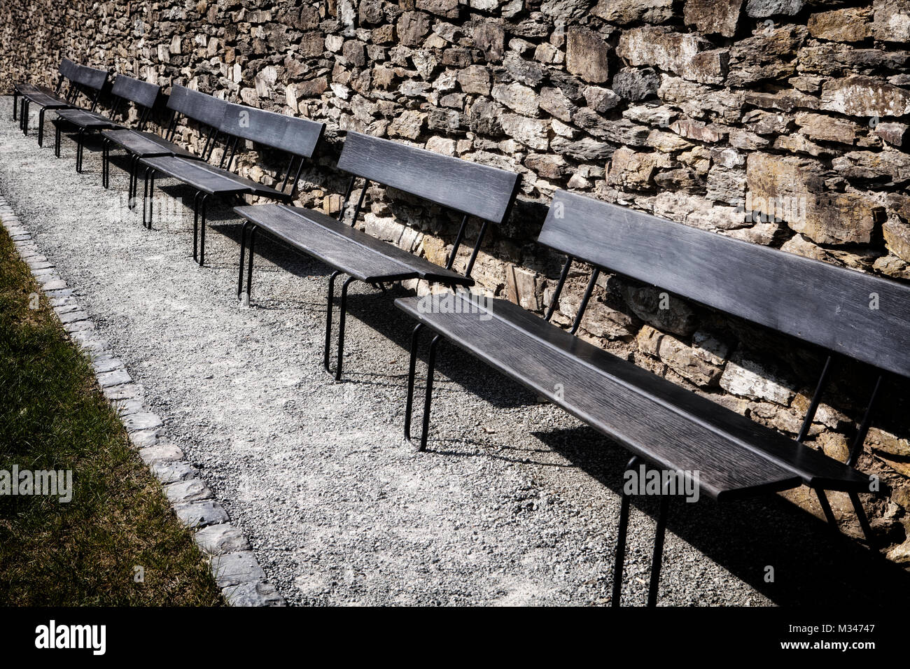 Des bancs de parc vide, Allemagne Banque D'Images