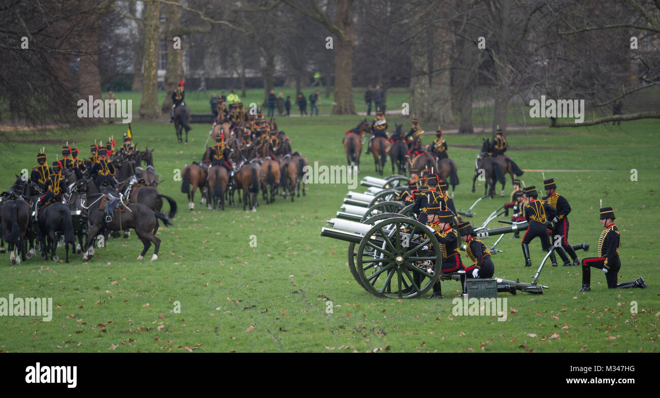 Green Park Londres, 6 février 2018. La Troupe du Roi Royal Horse Artillery étape 41 le canon de l'accession de Sa Majesté la Reine. Banque D'Images