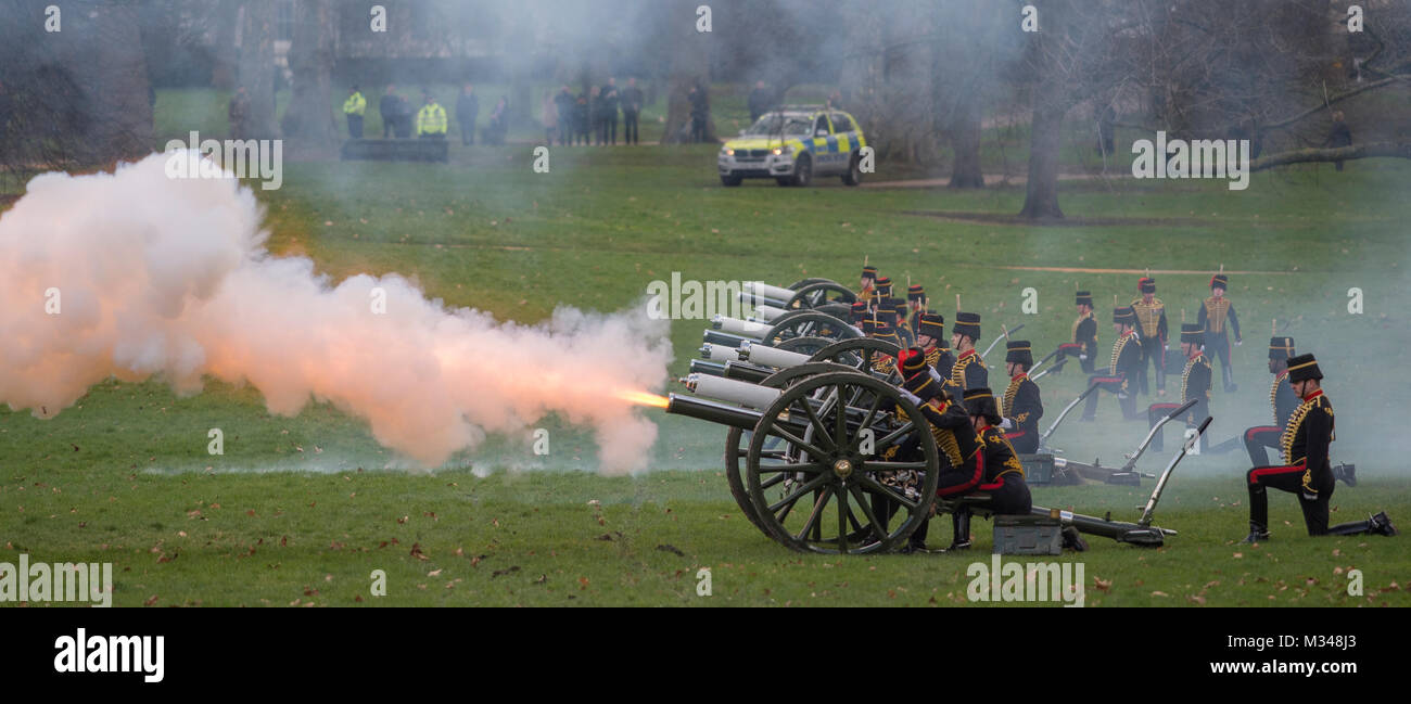 Green Park Londres, 6 février 2018. La Troupe du Roi Royal Horse Artillery étape 41 le canon de l'accession de Sa Majesté la Reine. Banque D'Images