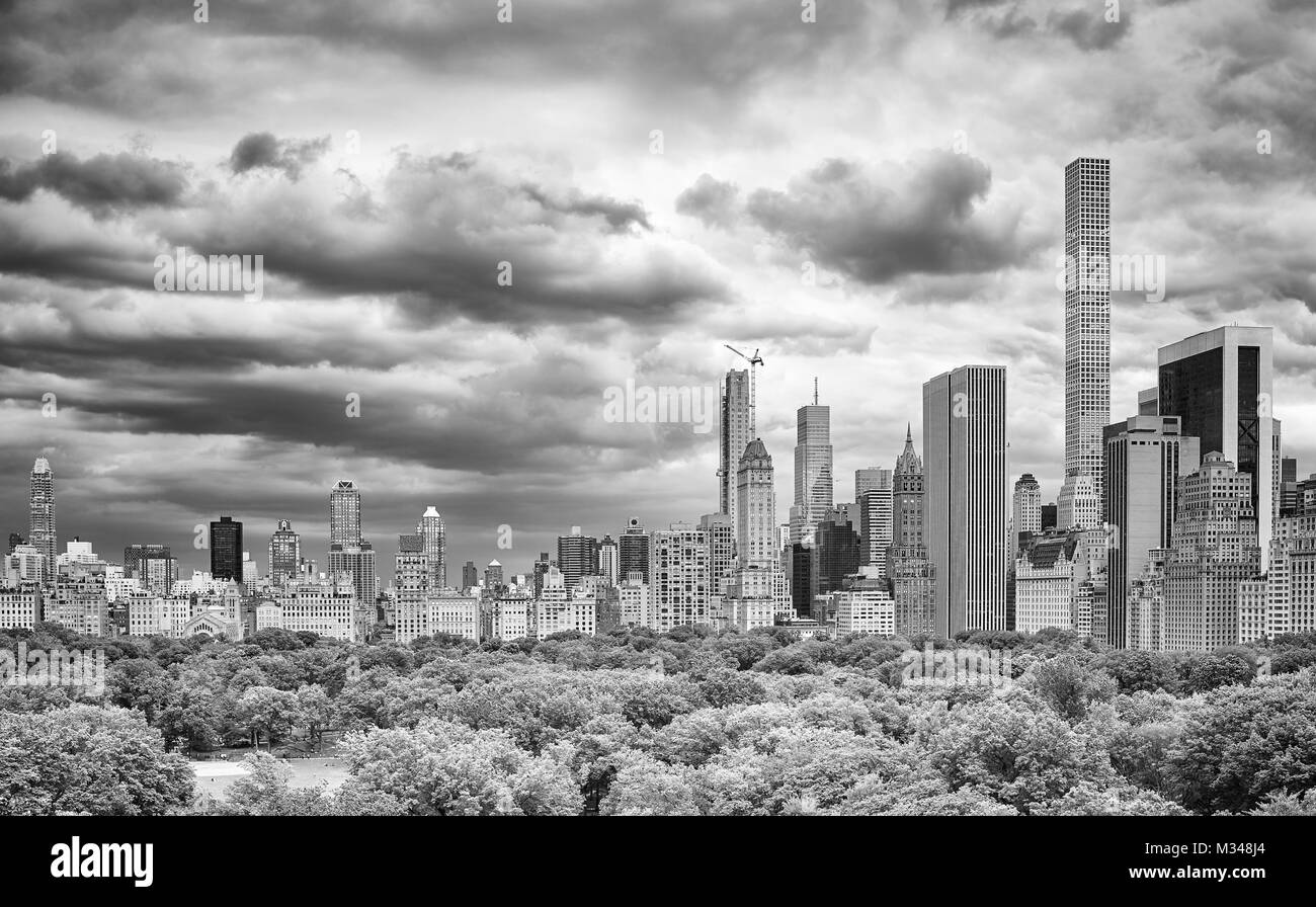 Ciel d'orage sur le Central Park et Manhattan skyline, New York, USA. Banque D'Images