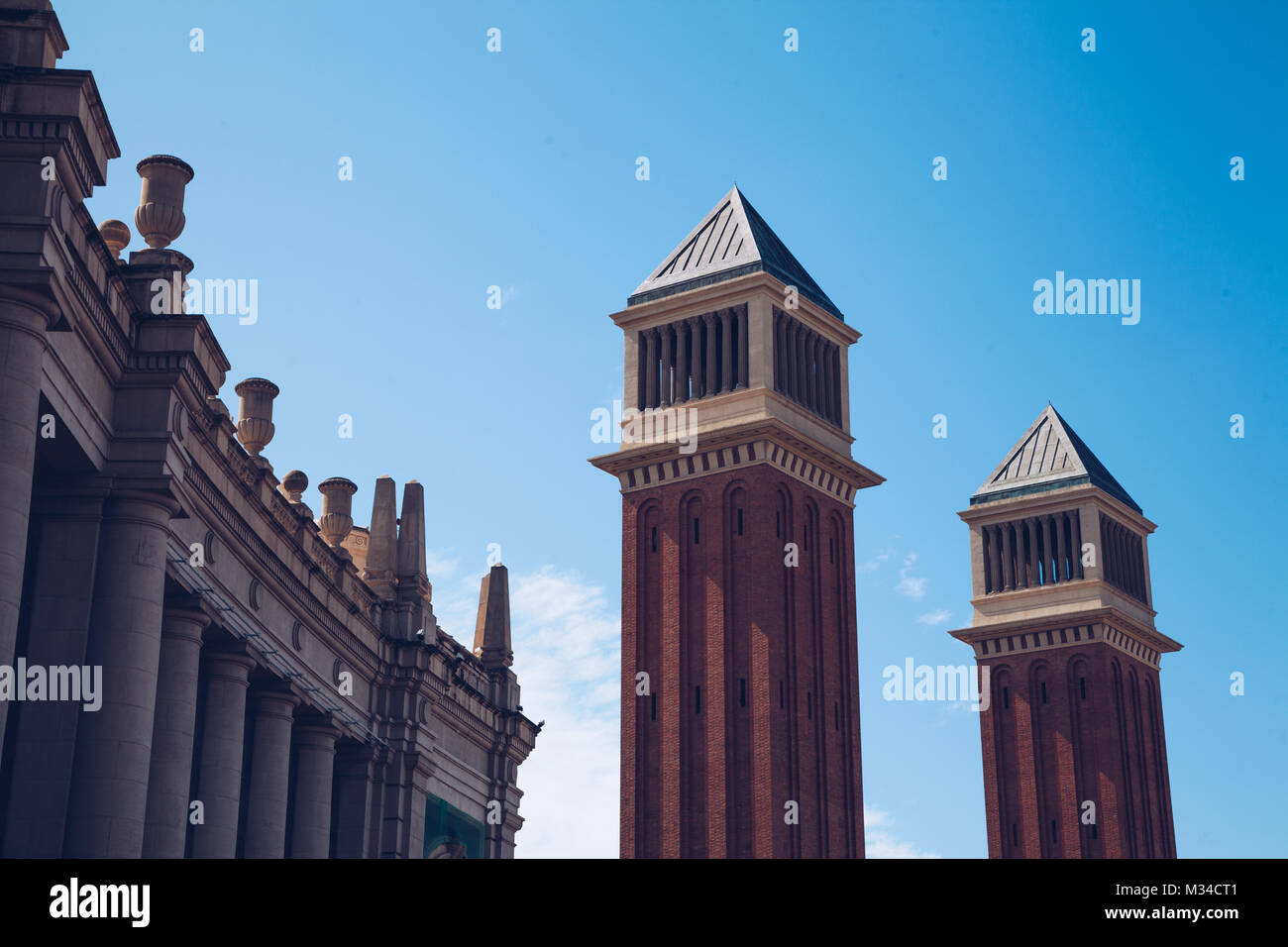 Voir les détails de des tours à Barcelone, Espagne. Plaza de Espana Banque D'Images