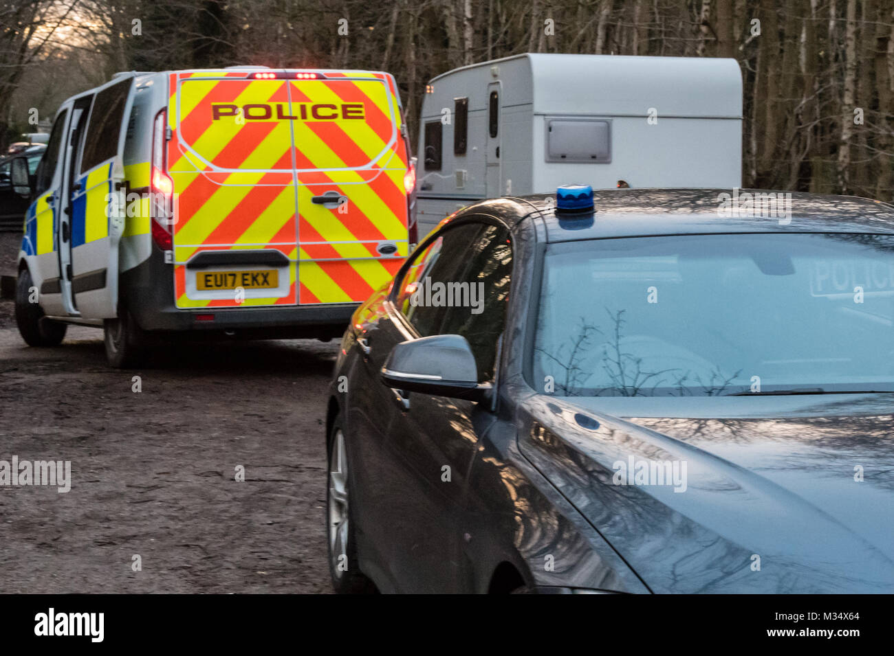 Brentwood, Essex. Feb 9, 2018. Une grande opération de police de l'Essex a eu lieu à déposer un acte illégal traveller's camp à Thorndon Country Park, Brentwood, Essex. Ian Davidson Crédit/Alamy Live News Banque D'Images