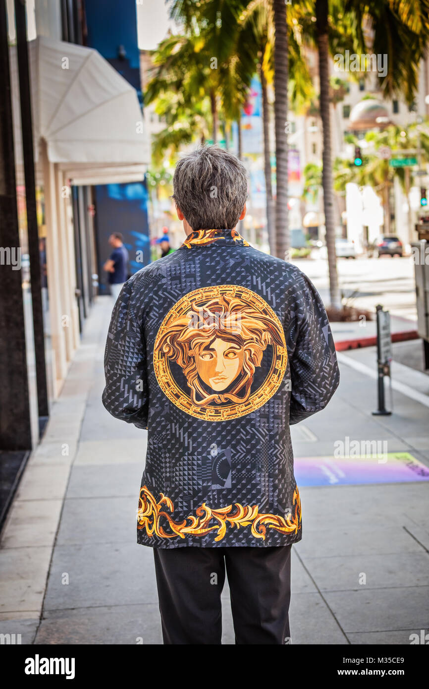 Versace shirt Banque de photographies et d'images à haute résolution - Alamy