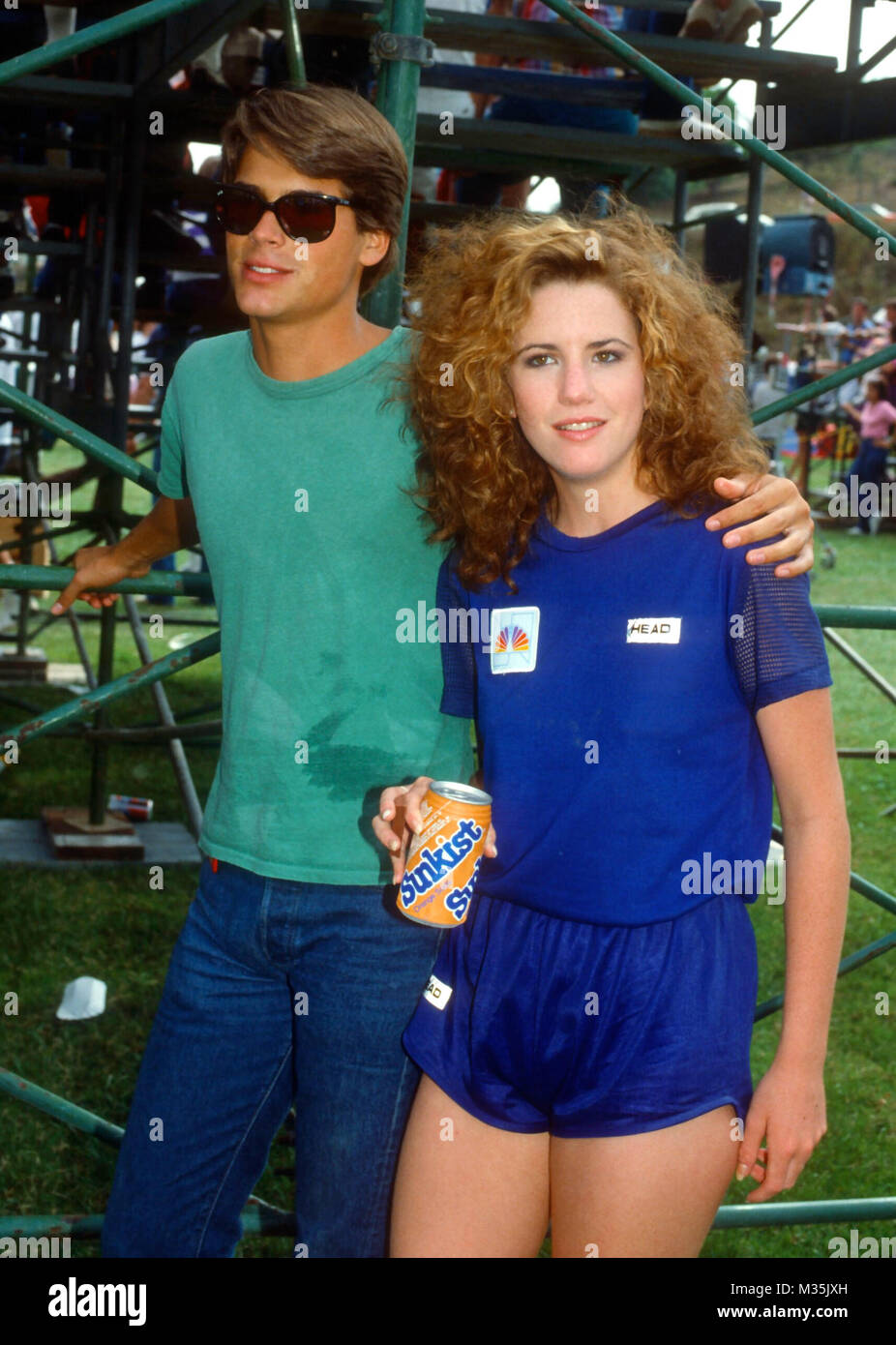 MALIBU, CA - 11 SEPTEMBRE : (L-R) Acteur Rob Lowe et l'actrice Melissa  Gilbert lors de la bataille de l'étoile du réseau à l'université de  Pepperdine le 11 septembre 1982 à Malibu,