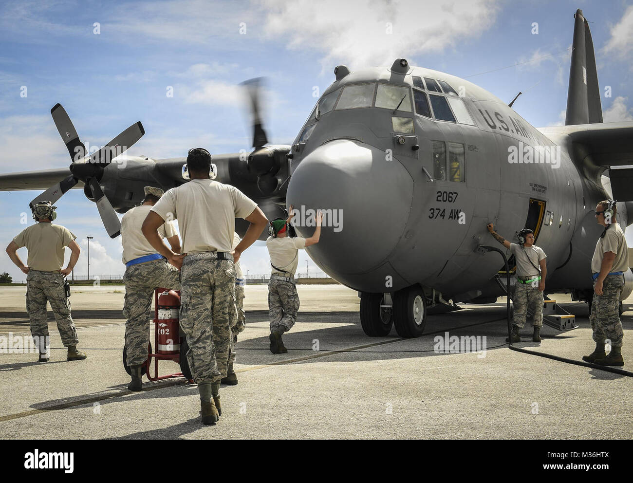 374e groupe de maintenance avions volant tient pour l'opération de Noël # PACOM Banque D'Images