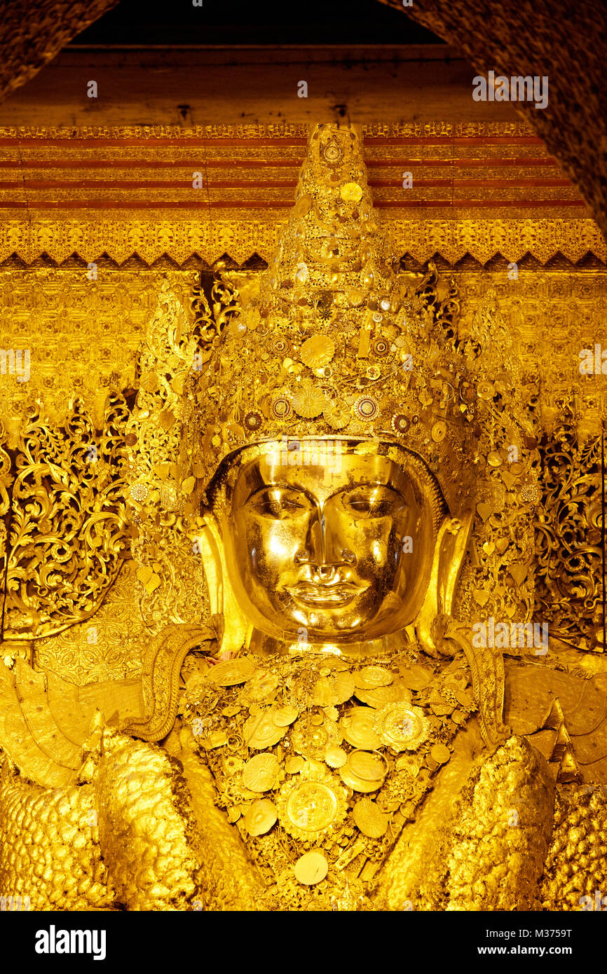 Temple du Bouddha Mahamuni (la pagode Mahamuni), Mandalay, Myanmar (Birmanie) Banque D'Images