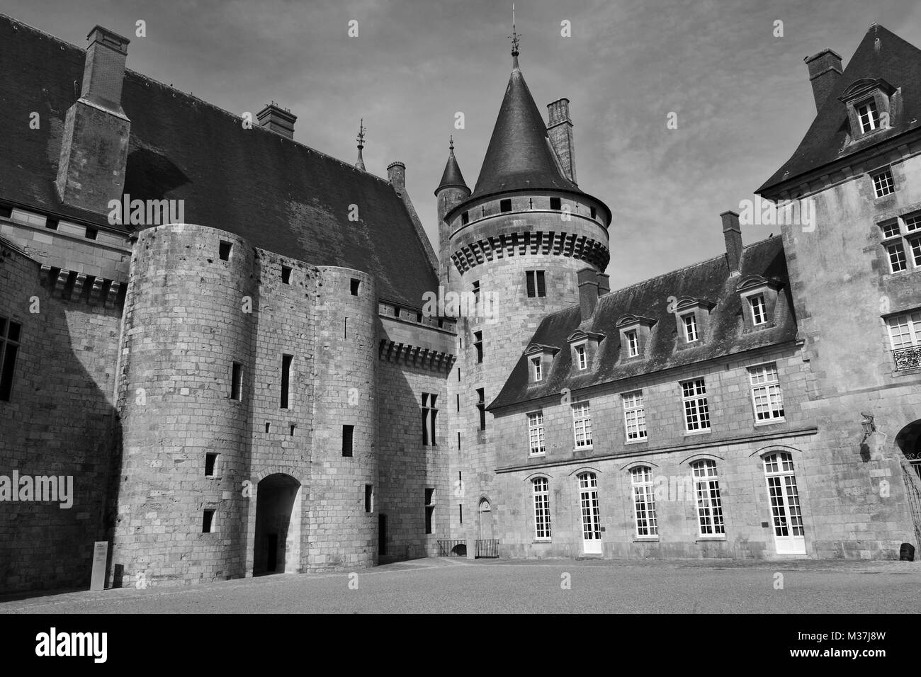 La cour intérieure du château de Sully à Sully-sur-Loire, France Banque D'Images