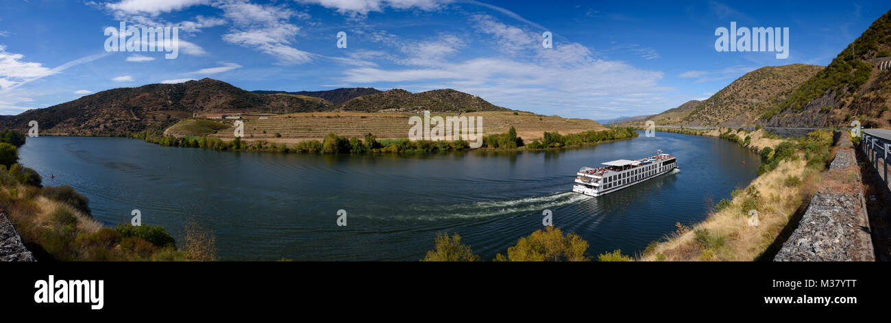 Bateau de croisière sur le fleuve Douro, Portugal, Europe Banque D'Images