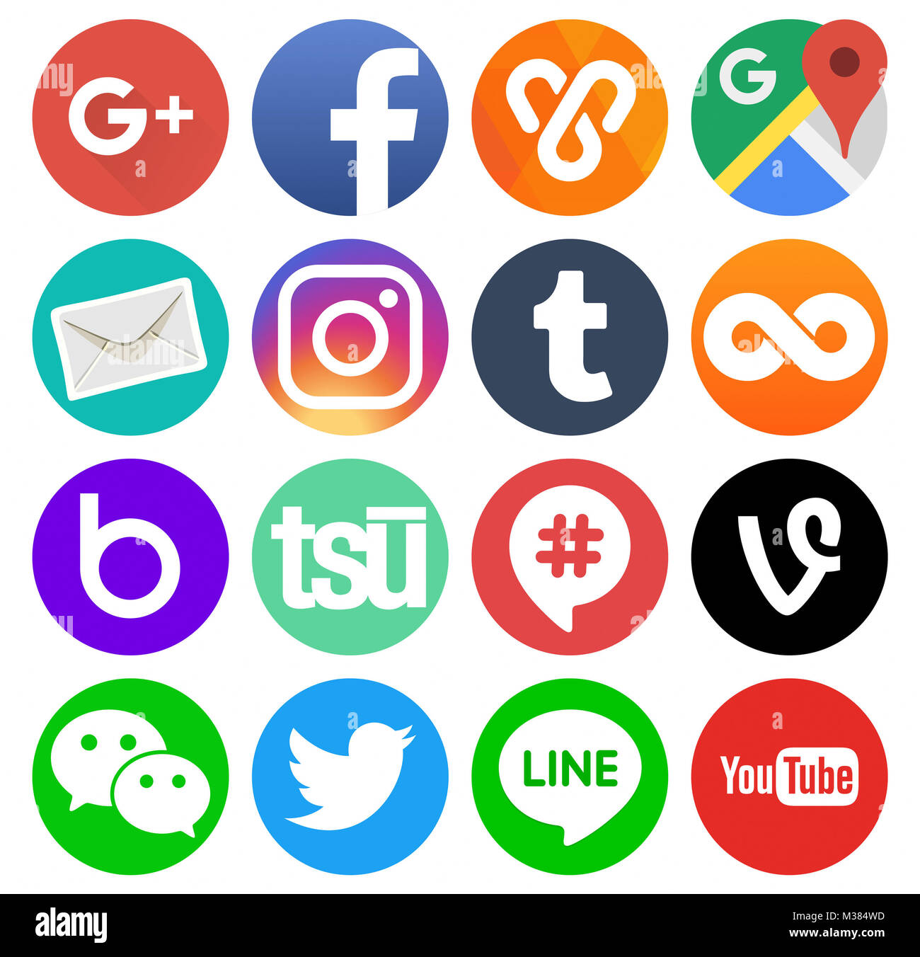 Kiev, Ukraine - le 11 août 2017 : Collection de médias sociaux populaires ronde logos imprimés sur du papier : Facebook, Twitter, Google Plus, Instagram, ligne, vous Banque D'Images