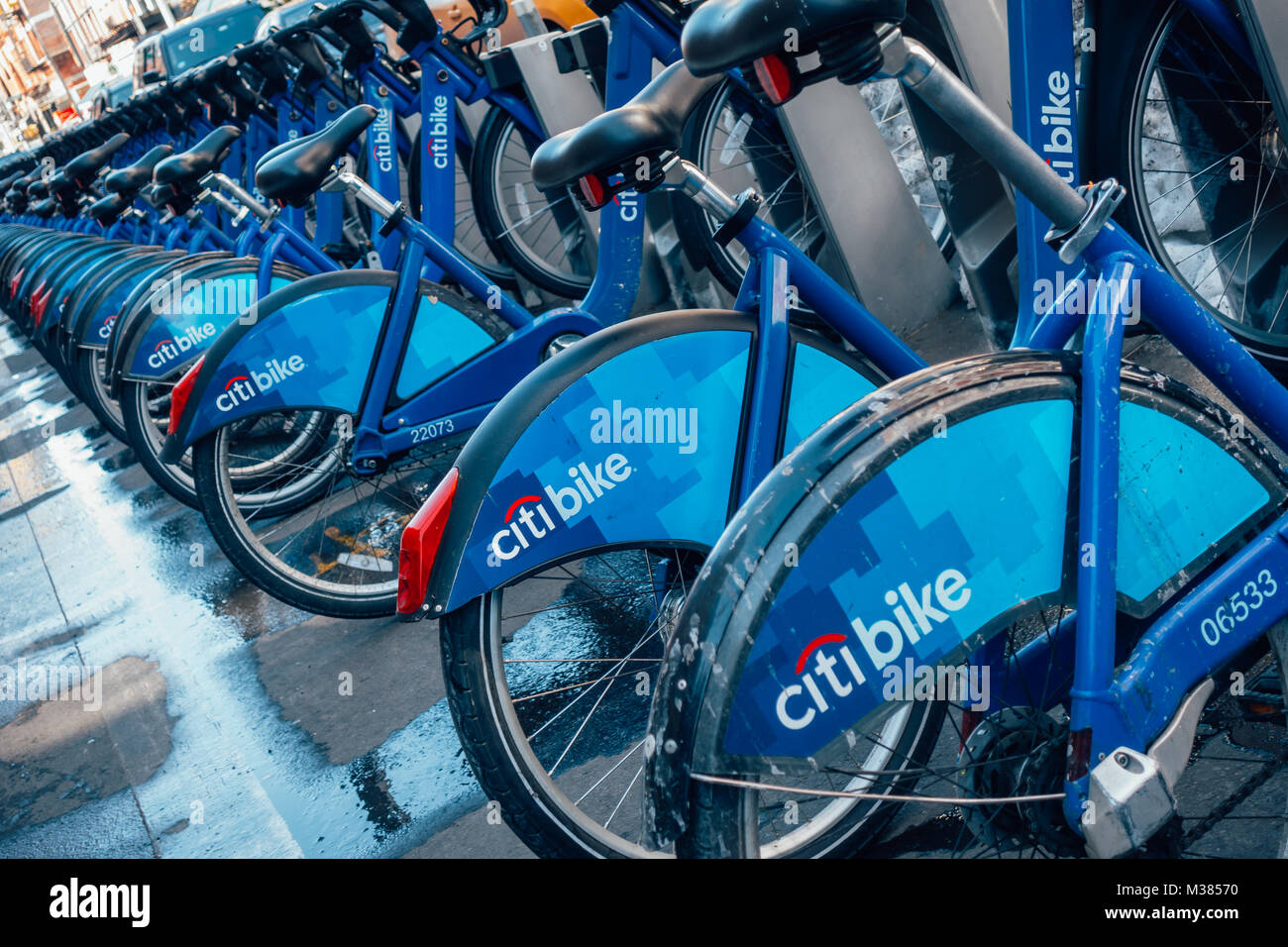 New York City, Etats-Unis - 19 mars 2017 : station d'accueil Citi Bike à Little Italy Manhattan, New York. Citi Bike est un char à vélo public privé Banque D'Images