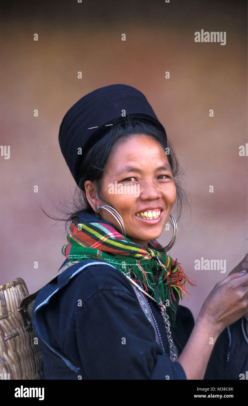 Le Vietnam. Sapa. Hilltribe Hmong noir. Femme. Portrait. Banque D'Images