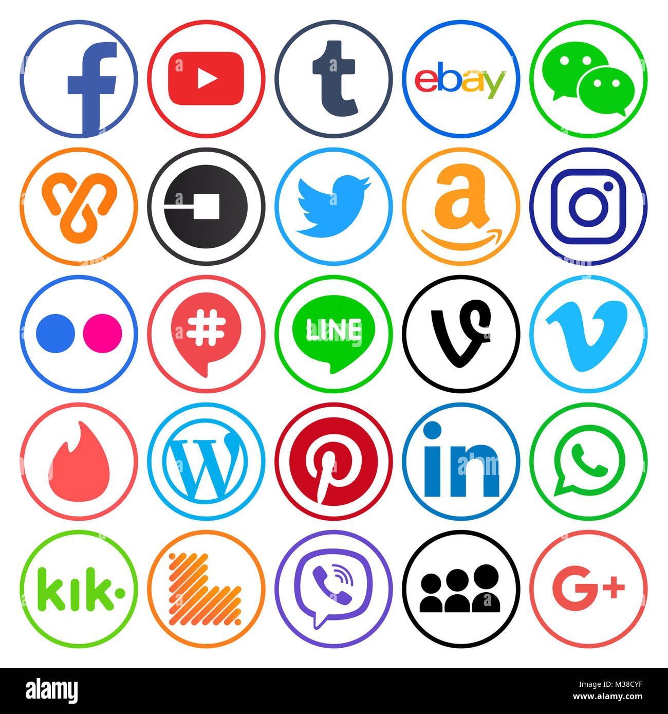 Kiev, Ukraine - 11 septembre 2017 : Collection d'icônes de médias sociaux ronde populaire, imprimée sur du papier : Facebook, Twitter, Google Plus, Instagram, Pinte Banque D'Images