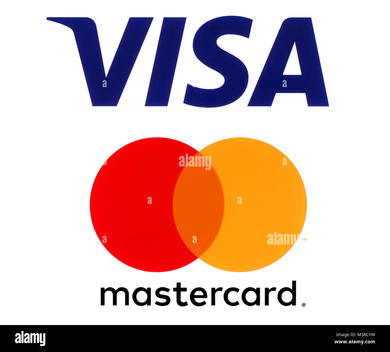 Kiev, Ukraine - 30 septembre 2017 : Visa et Mastercard logos imprimés sur papier blanc. Les cartes Visa et Mastercard sont une multinationale américaine en gestion financière Banque D'Images