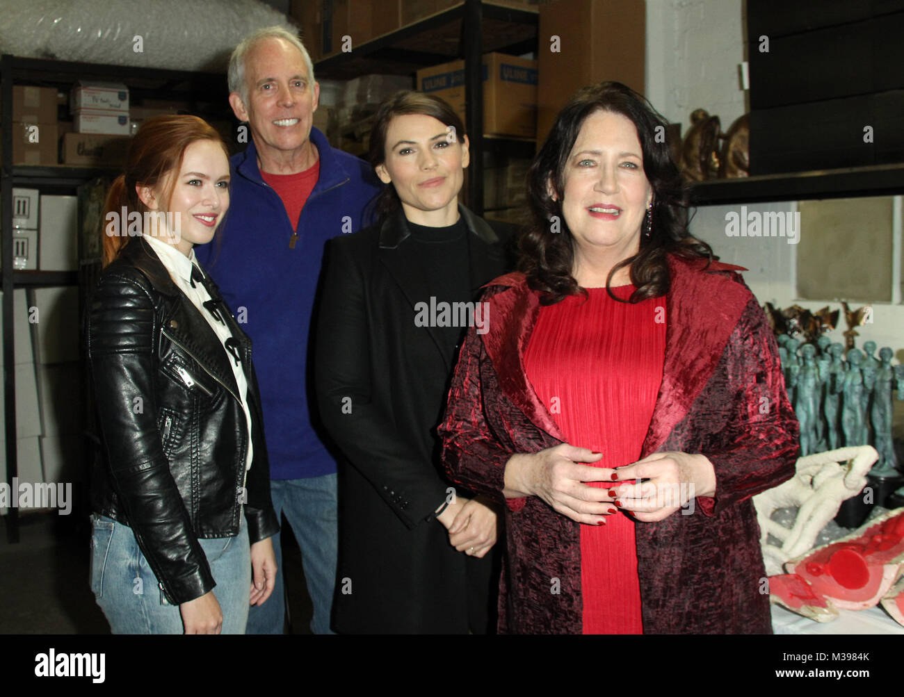 Le moulage de la 24e édition des Screen Actors Guild Awards (SAG) a tenu à l'American Fine Arts fonderie à Burbank, Californie. Avec : Elizabeth McLaughlin, Vice-président du Comité SAG Awards Daryl Anderson, Clea Duvall, Ann Dowd Où : Los Angeles, California, United States Quand : 09 Jan 2018 Credit : Adriana Barraza M./WENN.com Banque D'Images