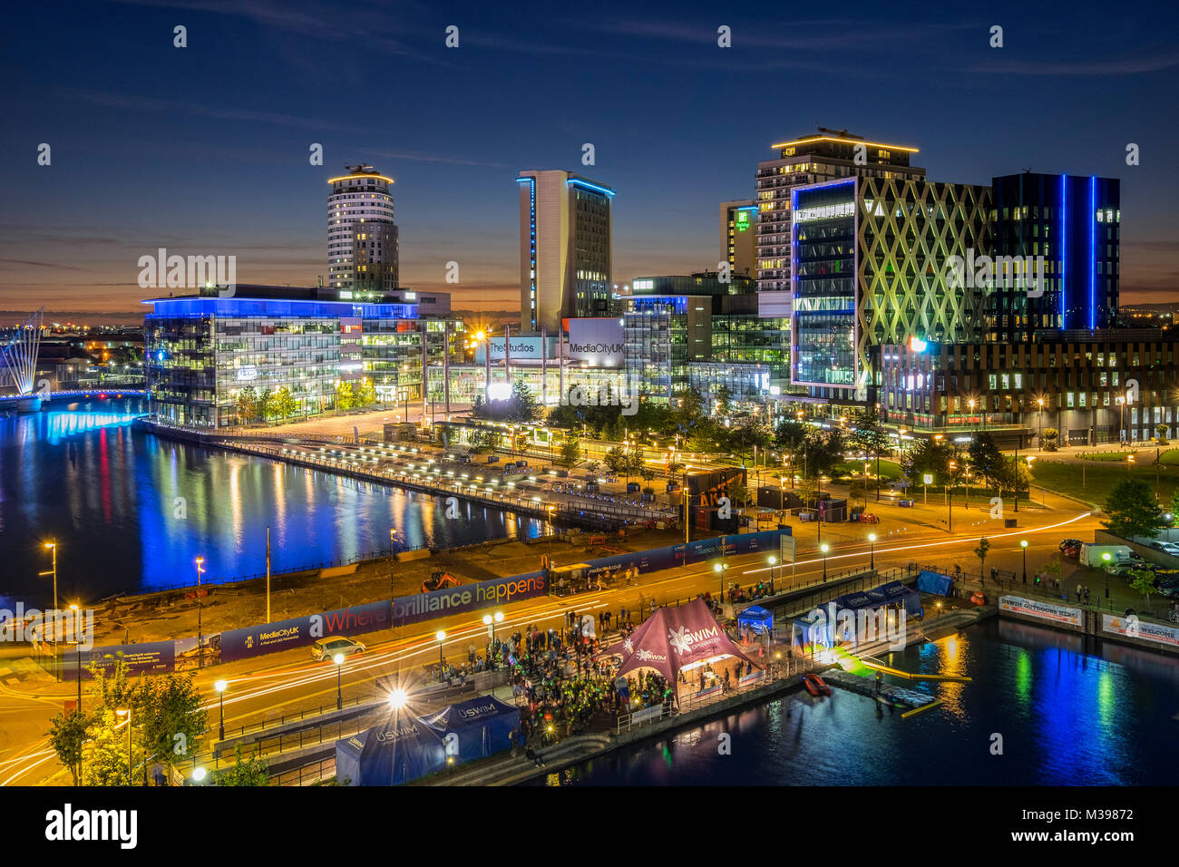MediaCityUK de nuit, Salford Quays, Greater Manchester, Angleterre, Royaume-Uni Banque D'Images
