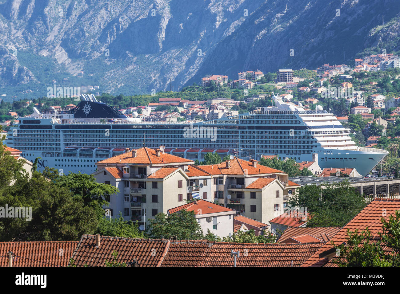 MSC Musica bateau de croisière à Kotor, ville côtière située dans la baie de Kotor de Mer Adriatique, le Monténégro Banque D'Images