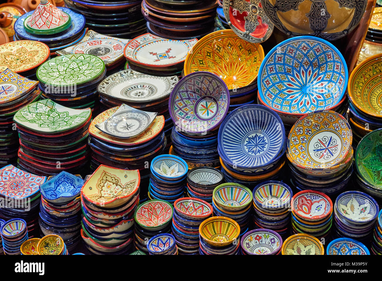 La céramique sur le marché berbère à Marrakech, Maroc, Afrique du Sud Photo  Stock - Alamy