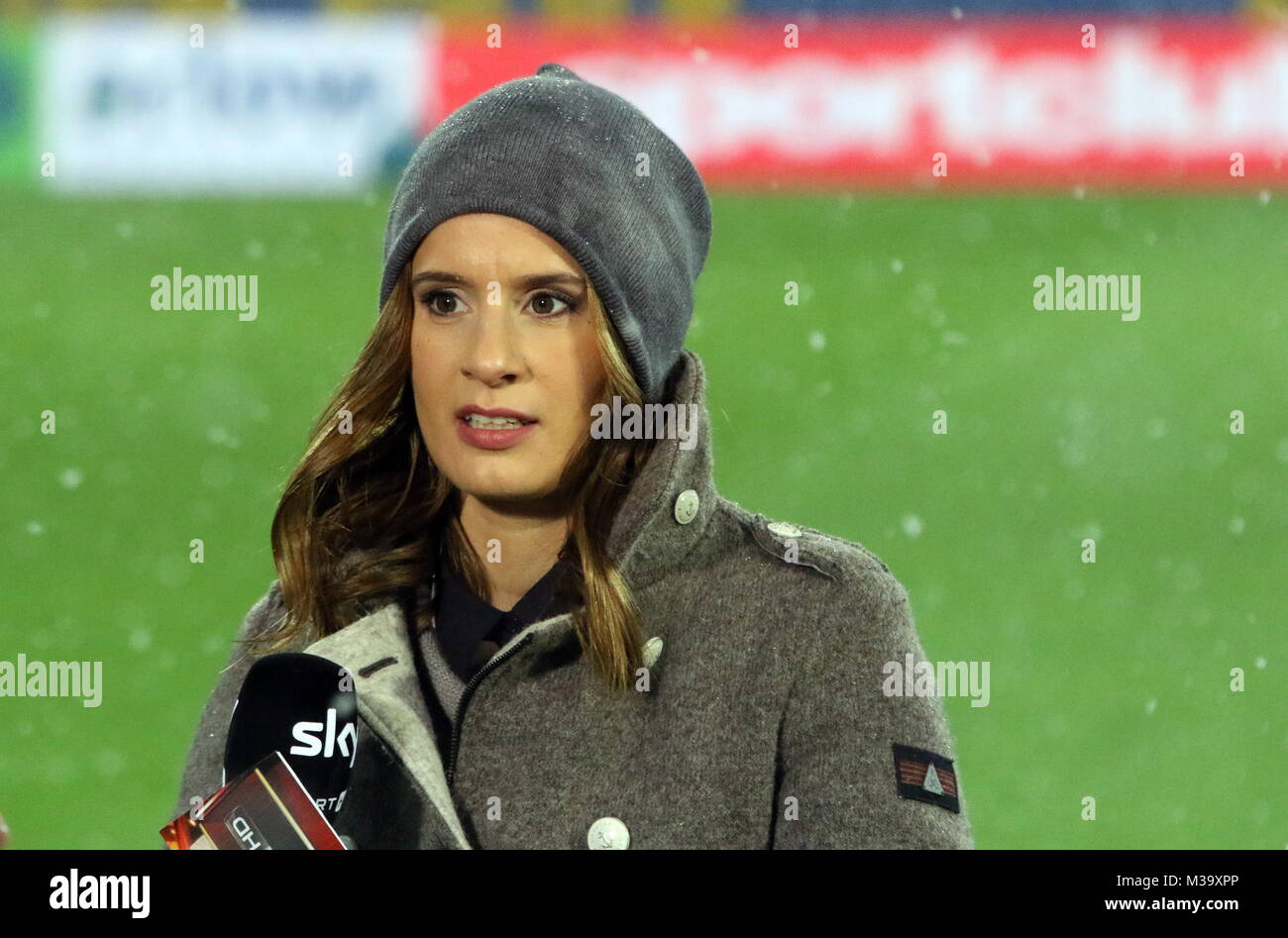 Und Die Journalistin SKY Moderatorin Christina Rann beim Spitzenspiel ...