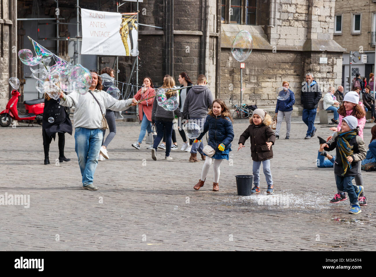 Saint nicolas et les enfants belgique Banque de photographies et d ...
