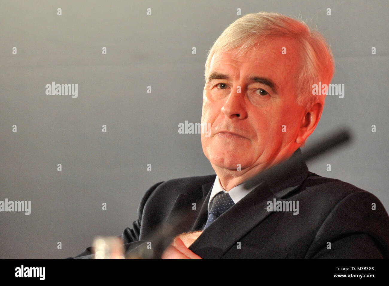 Londres, Royaume-Uni. 10 février 2018. John McDonnell, Shadow Chancellor, parle de l'élargissement de l'appropriation démocratique et public dans l'économie suite à l'effondrement de Carillion lors d'une conférence du parti travailliste au Grand Connaught Rooms de Covent Garden. Crédit : Stephen Chung / Alamy Live News Banque D'Images