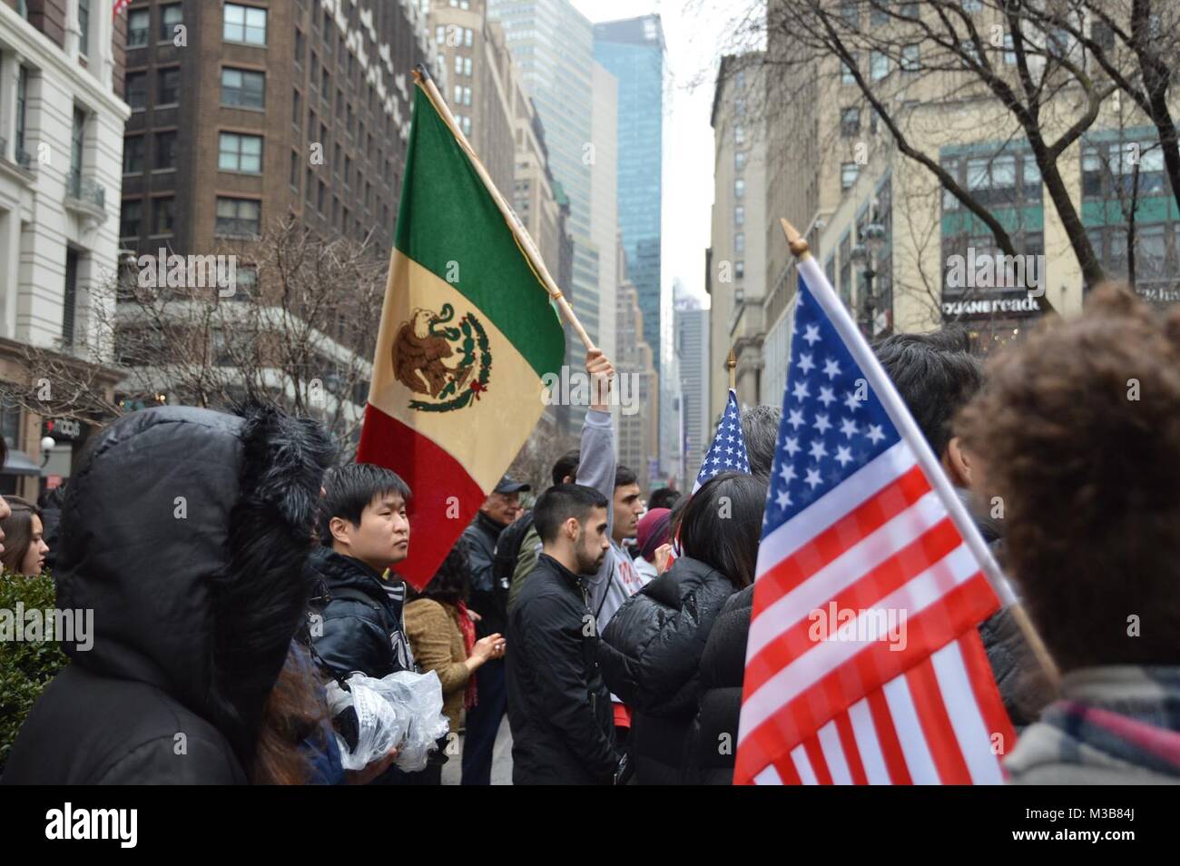 New York, USA. 10 Février, 2018. Les New-Yorkais se sont rassemblés sur la 34e rue au cours de rallye d'immigrants de faire entendre leur voix contre la politique d'immigration du Trump Présidents et montrer leur appui aux jeunes immigrants et leurs familles. Banque D'Images