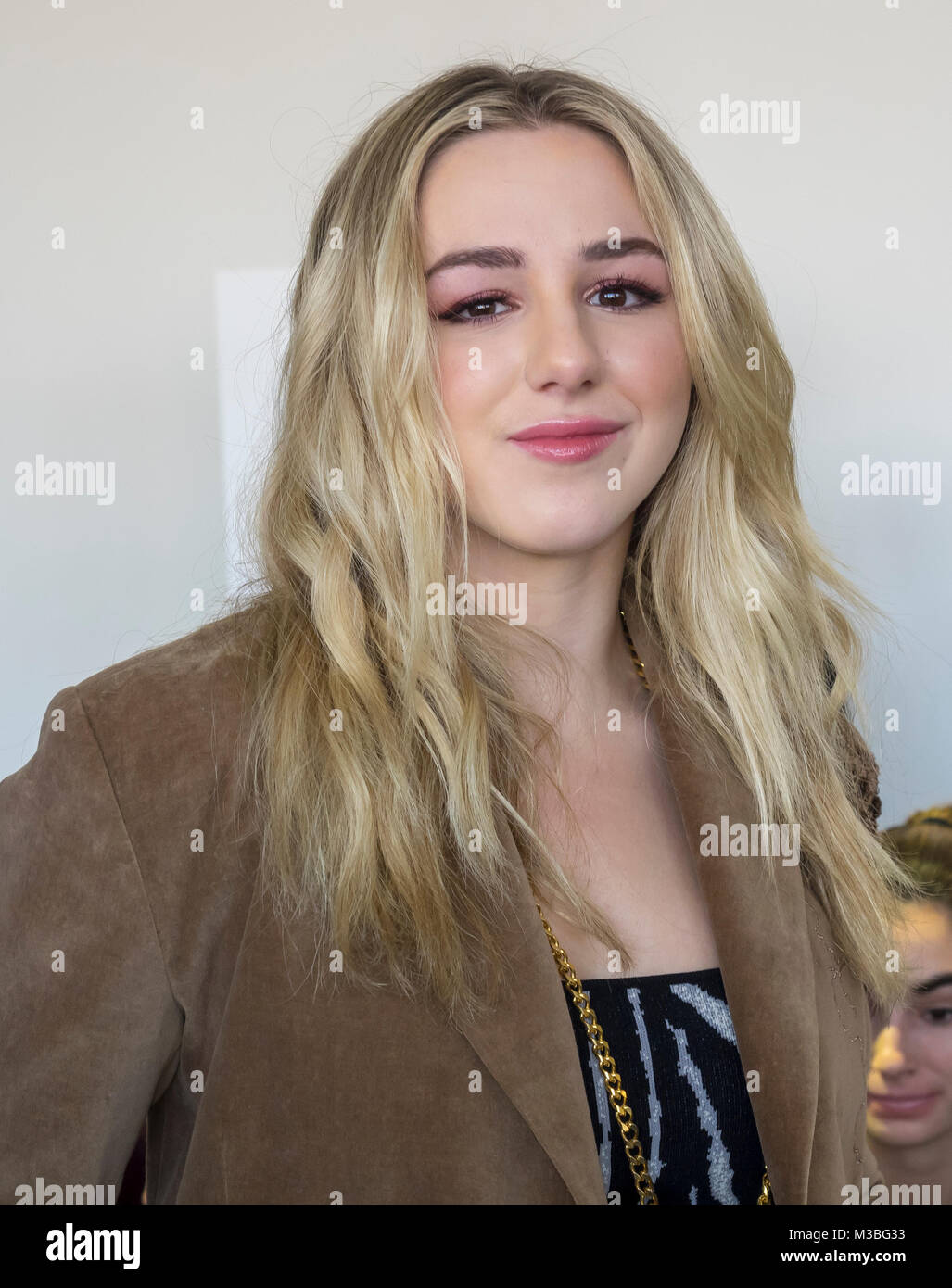 New York, NY, USA - 8 Février 2018 : Chloe Lukasiak assiste à la première rangée pour midi par Noor Automne/Hiver 2018 défilé lors de la Fashion Week de New York Banque D'Images