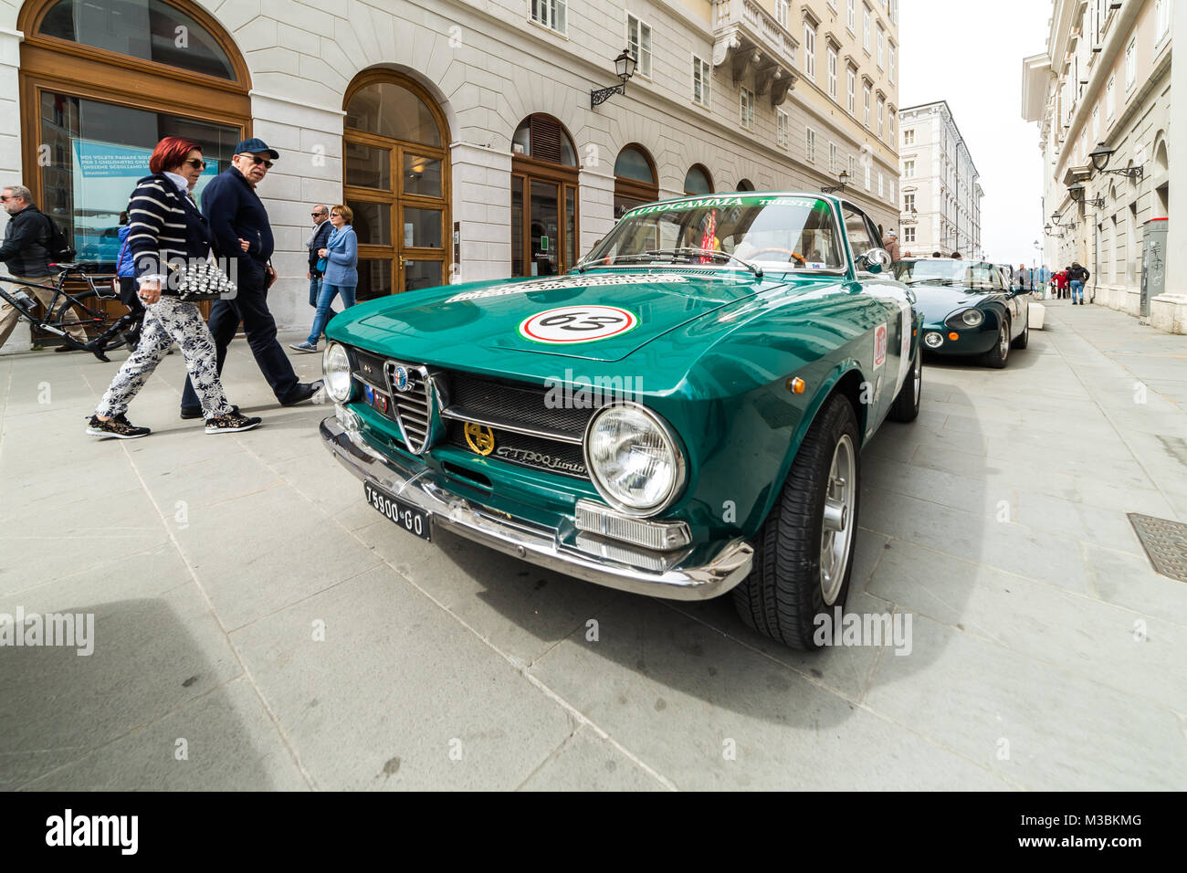 TRIESTE, Italie - 3 avril : Alfa Romeo GT 1300 Junior le 3 avril 2016. Historique Opicina Trieste est la régularité de course vintage and classic cars. Banque D'Images