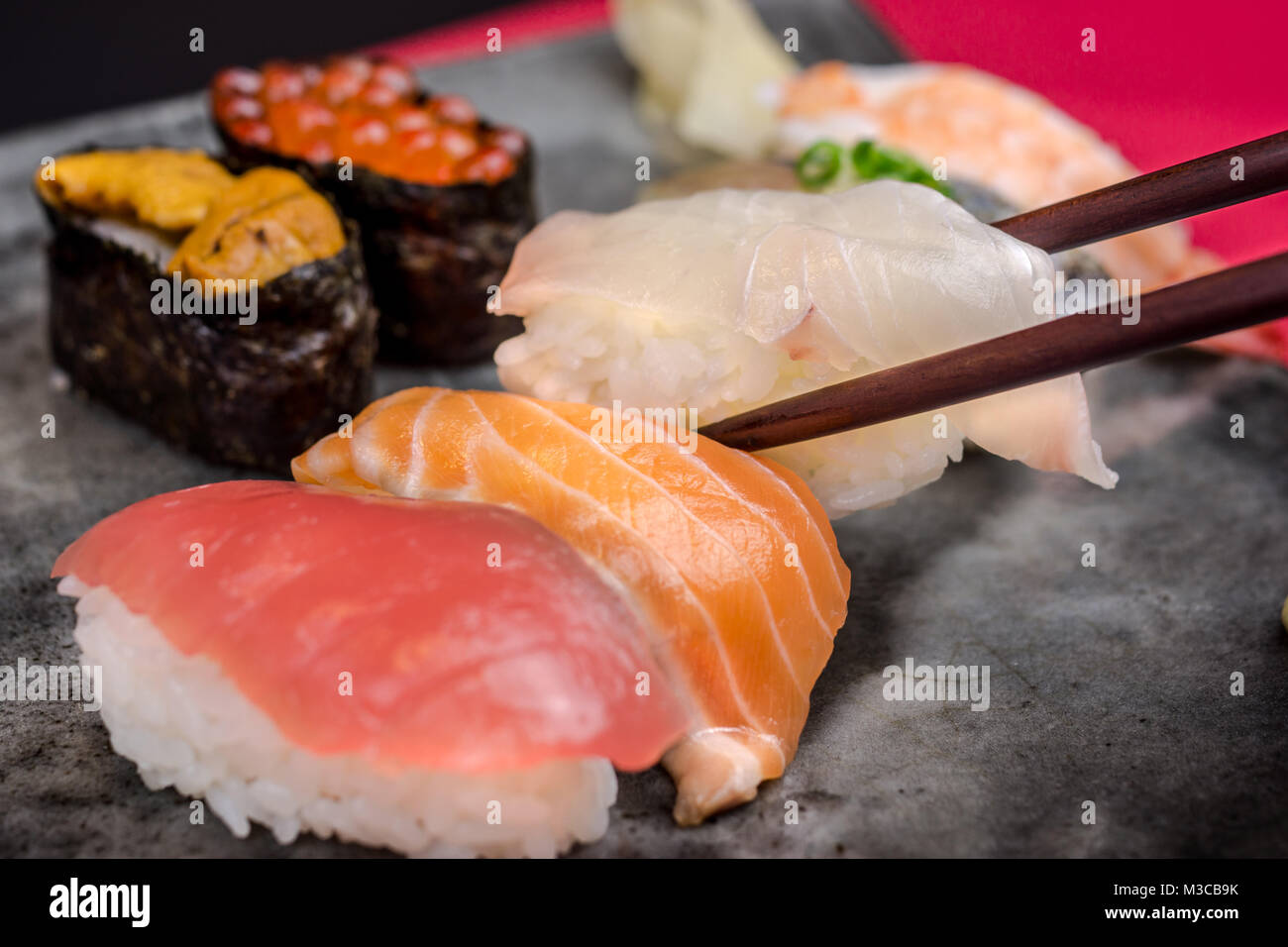 Plaque sushi mixte Banque D'Images