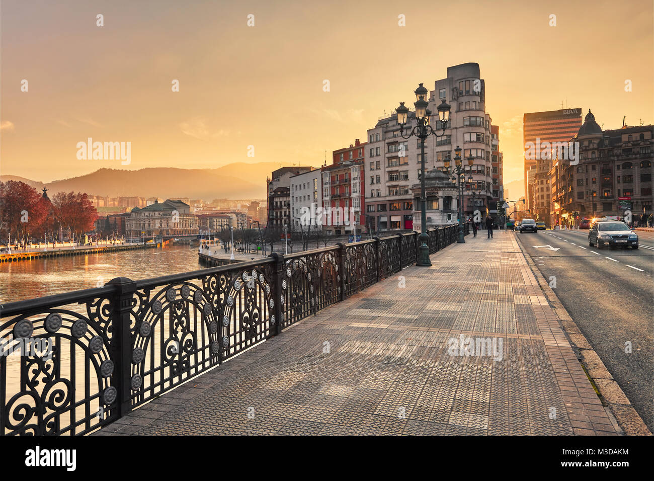 Pont sur la rivière Nervion Arenal. Bilbao. Gascogne. Pays Basque. L'Espagne. Banque D'Images