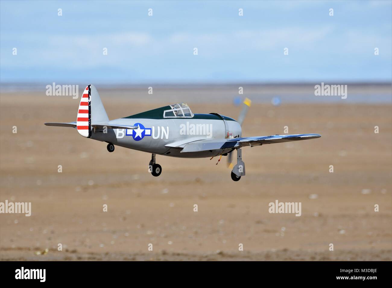 17 septembre 2017 Southport. Modèle radio-commandé aircrat voler au-dessus de la plage avant de Southport Airshow Banque D'Images