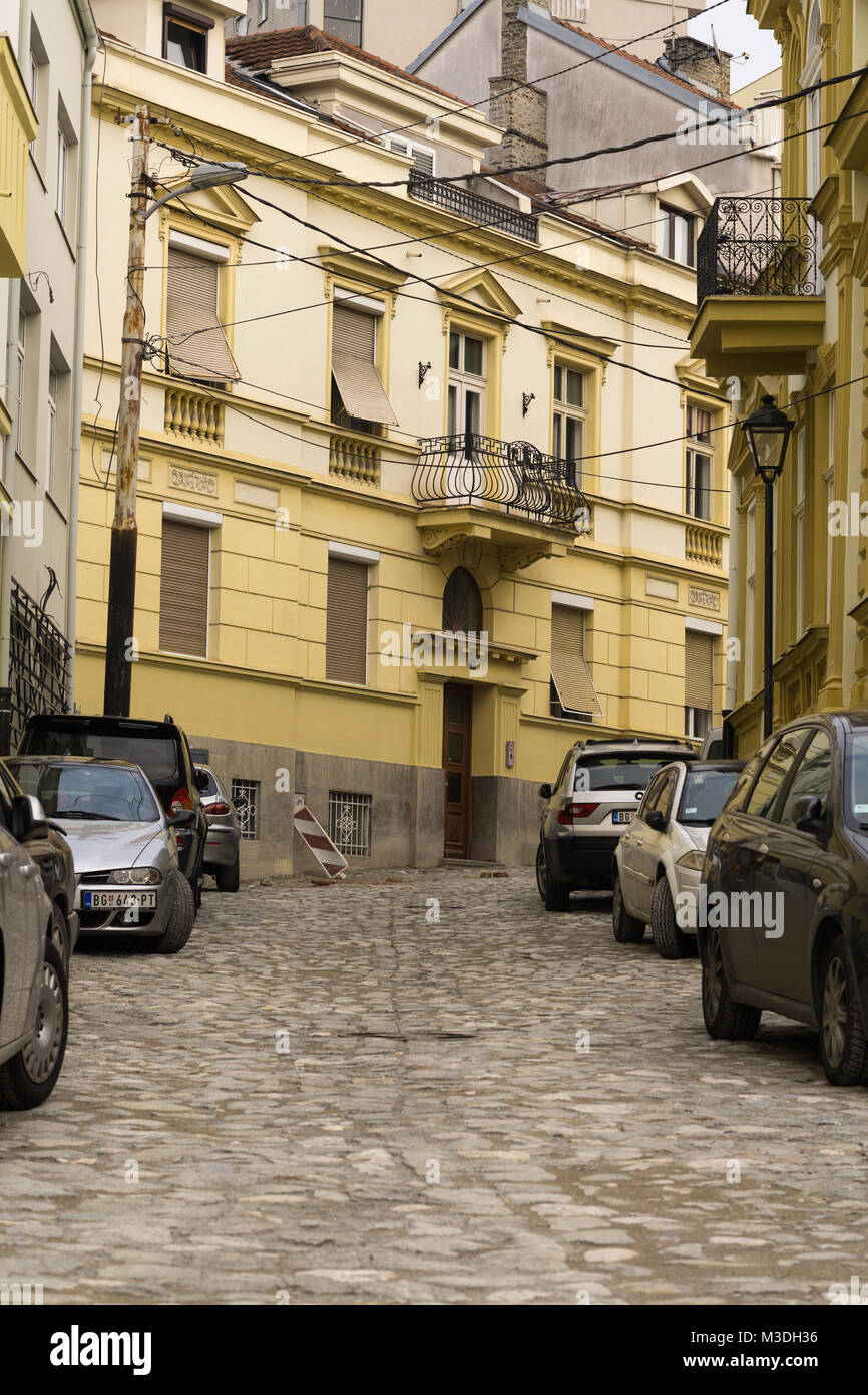 Rue typique dans la région de Crescent Kosancic Belgrade, Serbie. Banque D'Images