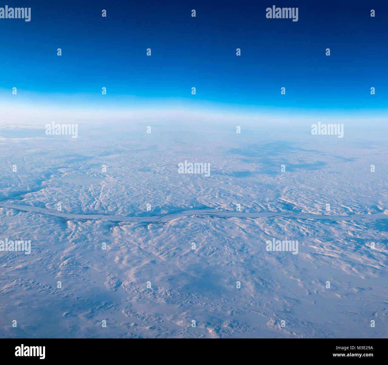 Vue aérienne du lac gelé sur l'Artic Banque D'Images