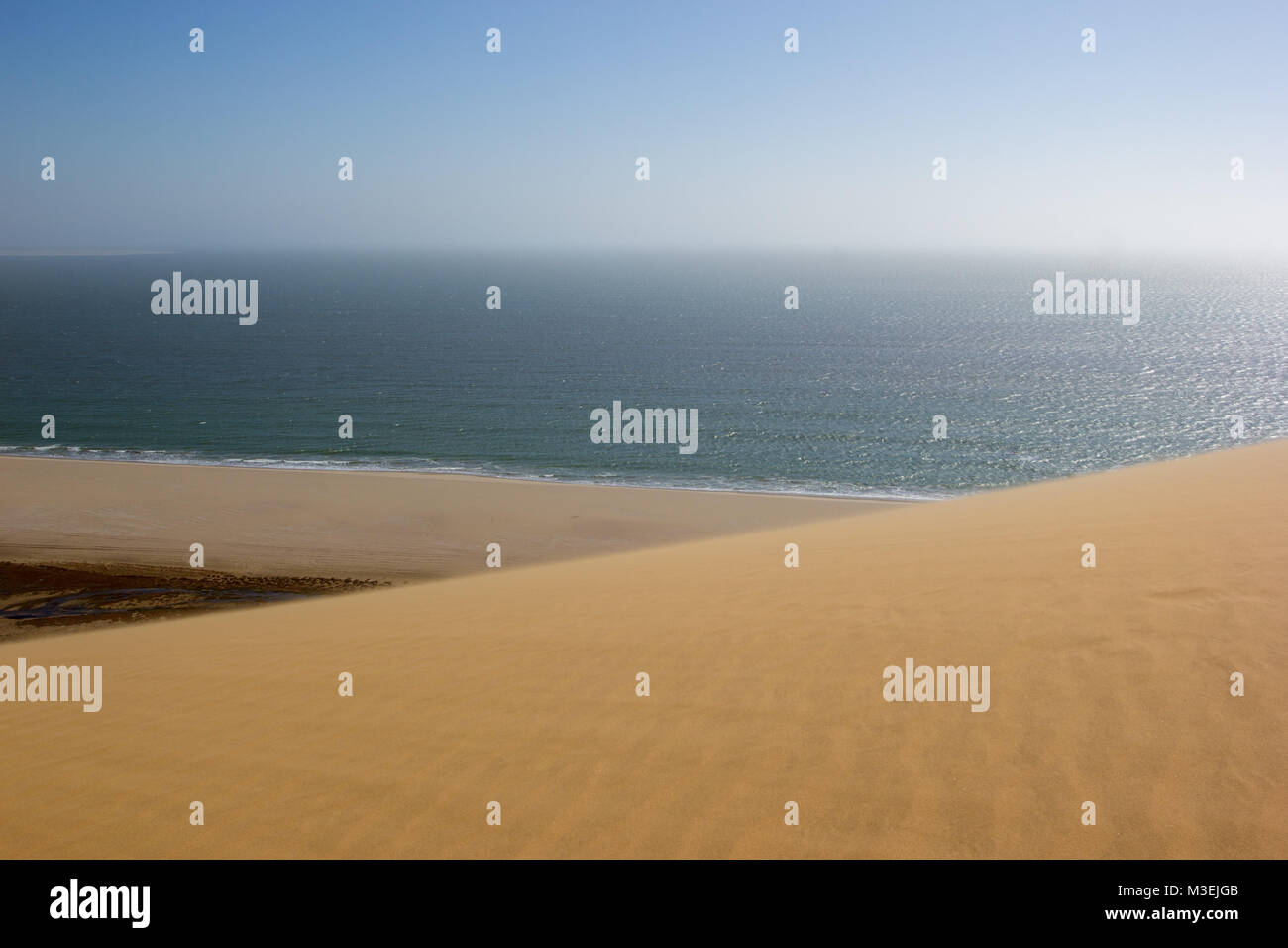 Sandwich Harbour, où le désert rencontre l'océan, la Namibie, l'Afrique Banque D'Images